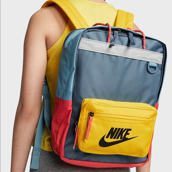 nike tanjun 15l